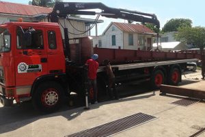 30 ton Truck with 2 ton Hiab
